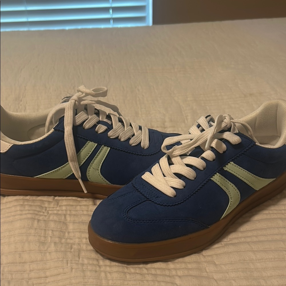 Krush Blue and White Retro Sneakers
